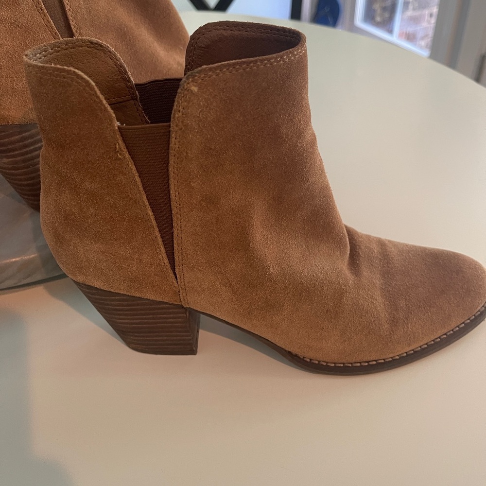 Dolce Vita 9 1/2 Brown Suede Booties
